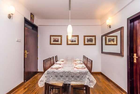 Apartemen Keluarga, 2 kamar tidur | Makan di kamar