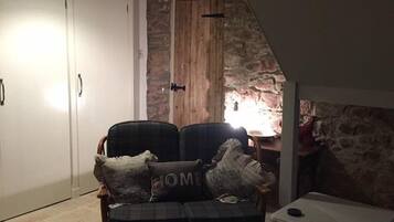 Cottage, 2 Bedrooms | 2 bedrooms, iron/ironing board, free WiFi, bed sheets