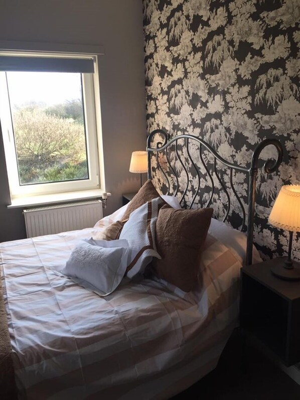 Chaumière, 2 chambres | 2 chambres, fer et planche à repasser, accès au Wi-Fi (inclus)