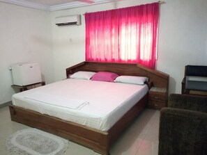 Caja de seguridad en la habitación, escritorio y wifi gratis