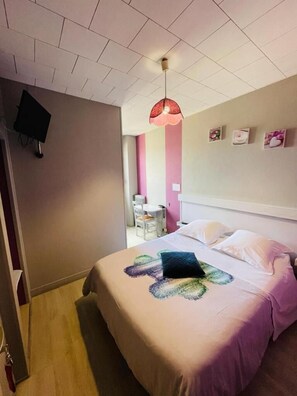 Premium bedding, individually decorated, individually furnished, desk - À la Porte Saint Jean (La Souterraine)