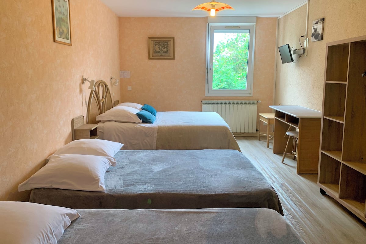 Family Room, Private Bathroom | Premium bedding, individually decorated, individually furnished, desk