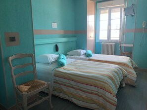 Premium bedding, individually decorated, individually furnished, desk - À la Porte Saint Jean (La Souterraine)