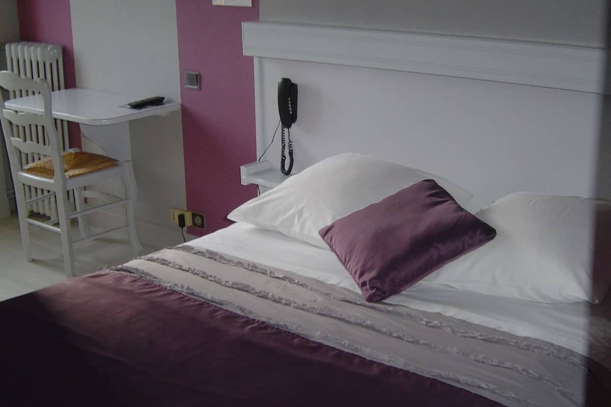 Business Double Room, 1 Double Bed, Private Bathroom | Premium bedding, individually decorated, individually furnished, desk