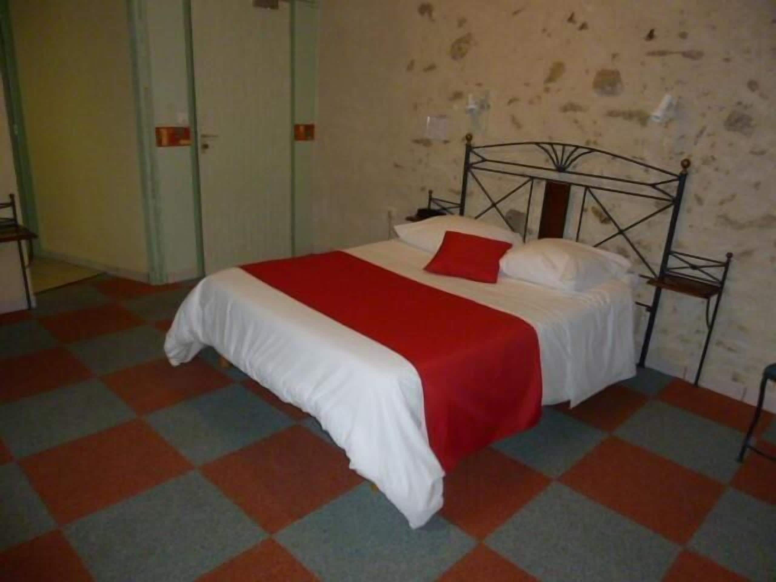 Photo - A La Porte Saint Jean