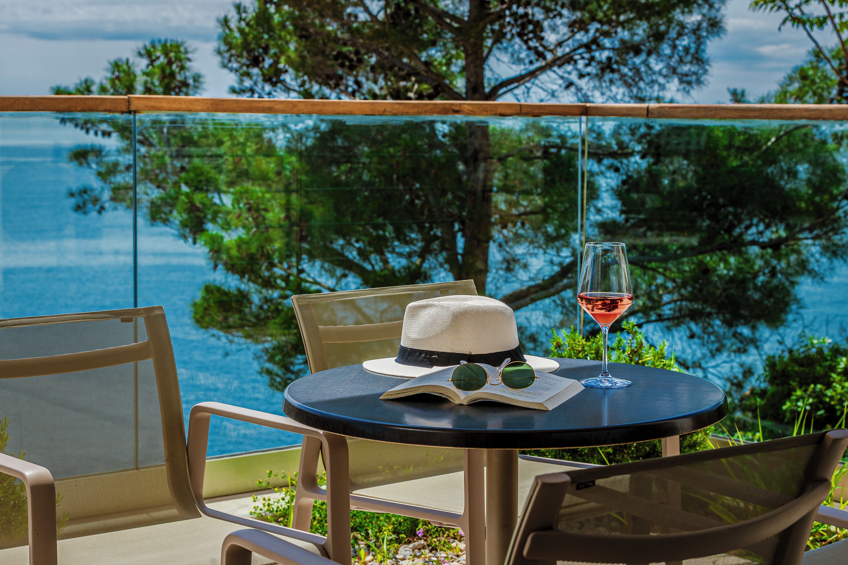 Luxury-Apartment, 1 Schlafzimmer, Balkon, Meerblick | Terrasse/Patio