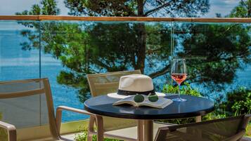 Luxury-Apartment, 1 Schlafzimmer, Balkon, Meerblick | Terrasse/Patio