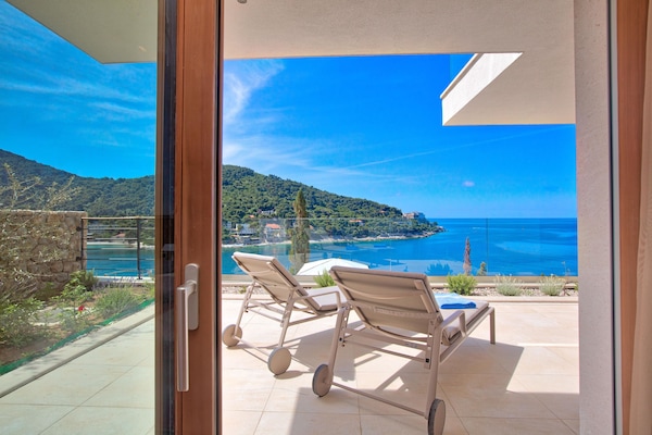 Apartamento superluxo, 2 quartos, sacada, vista para o mar | Terraço/pátio