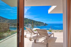 Luxe appartement, 2 slaapkamers, balkon, uitzicht op zee | Terras