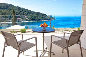 Luxe appartement, 2 slaapkamers, balkon, uitzicht op zee | Terras