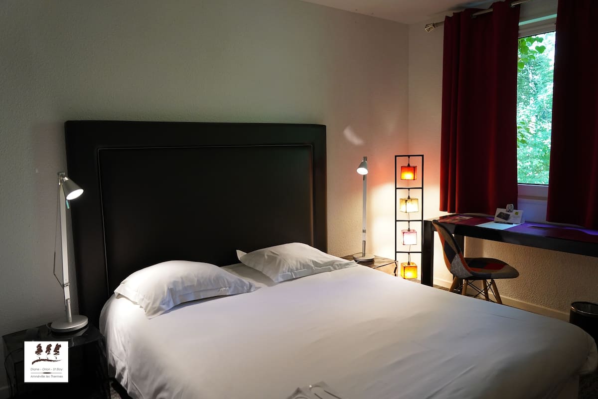 Double Room | Desk, blackout drapes, soundproofing, iron/ironing board (on request)
