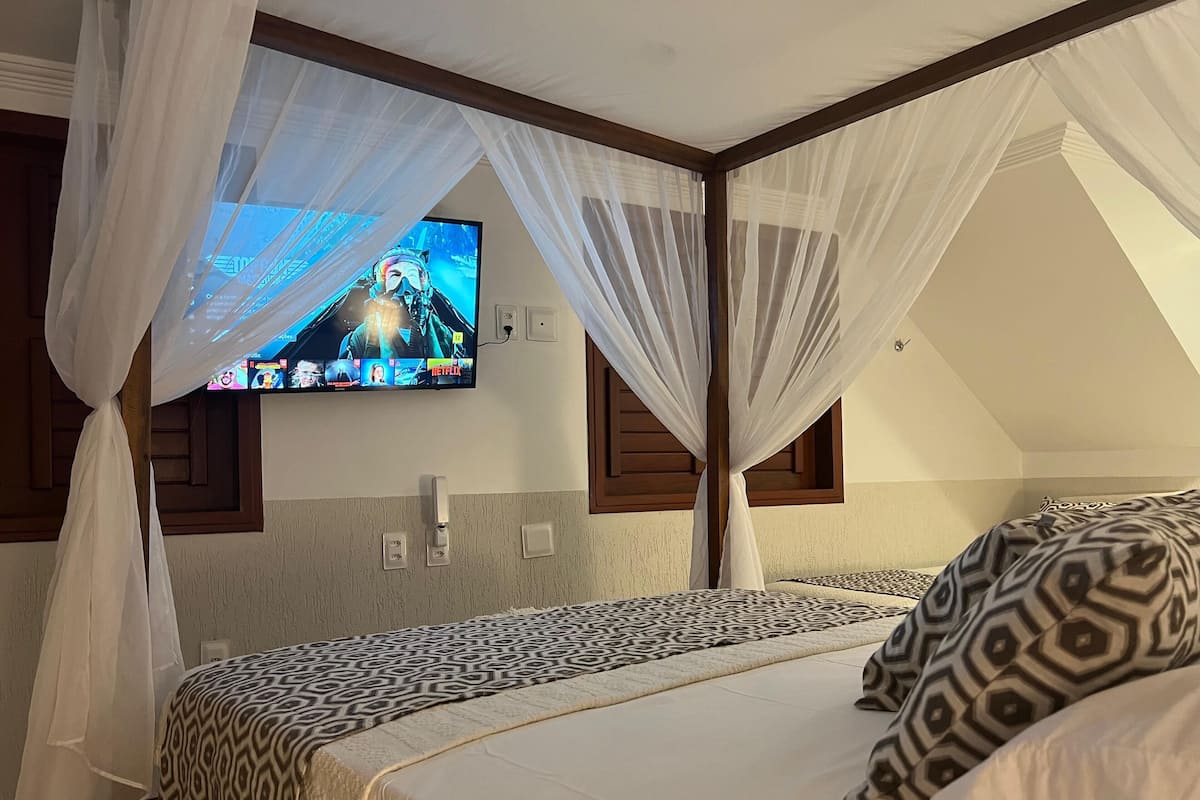 Minibar, wifi gratis y ropa de cama