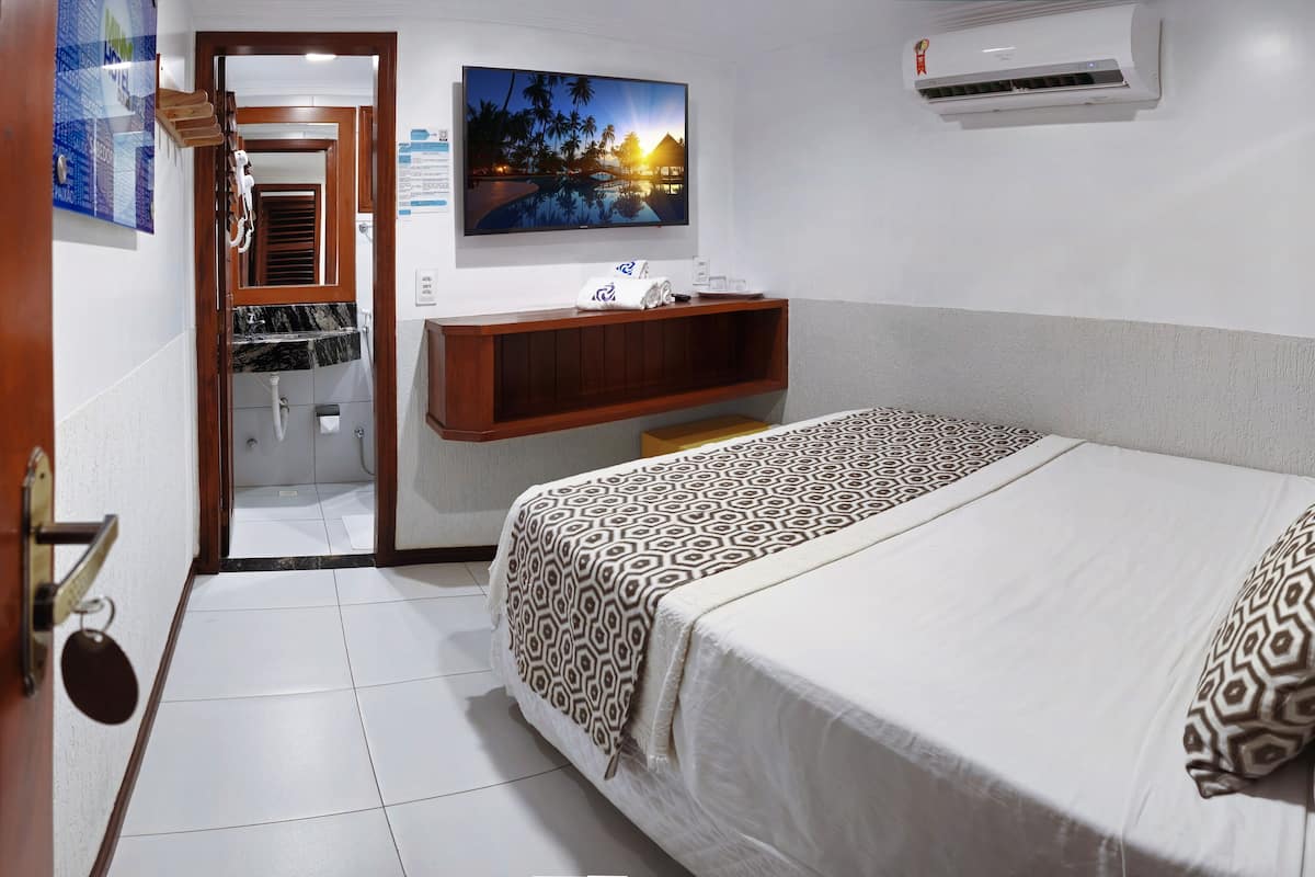 Minibar, wifi gratis y ropa de cama