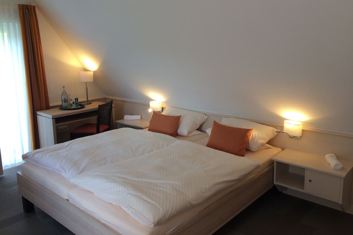 Double Room (9)