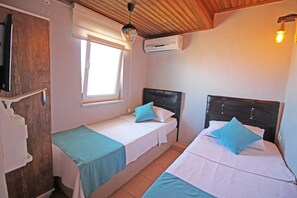 Twin Room, Sea View | Premium bedding, free WiFi, bed sheets - Hambarli Otel (Bozcaada)