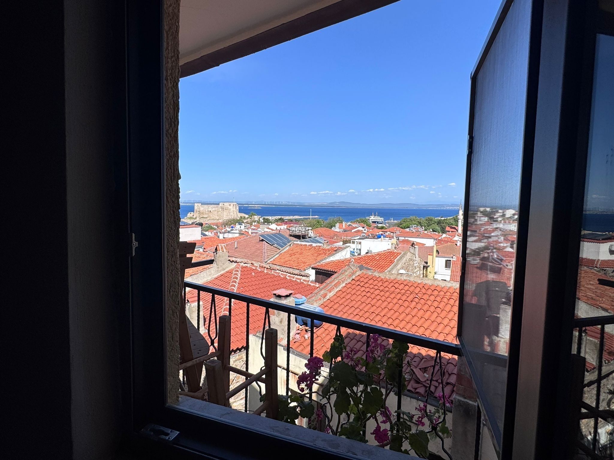 Habitación con 2 camas individuales, vista al mar | Ropa de cama de alta calidad, wifi gratis y ropa de cama 