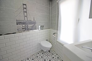 Standard Double Room, Partial Sea View | Bathroom | Shower, free toiletries, hair dryer - Hambarli Otel (Bozcaada)