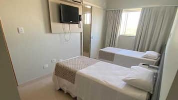 Deluxe Twin Room | Desk, blackout curtains, free WiFi, bed sheets