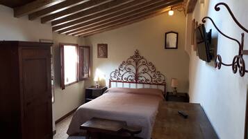 Habitación doble de diseñador | 1 habitación, ropa de cama de alta calidad y minibar