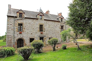 Exterior - The Archeologist Home-Chateau Le Mur (Comblessac)