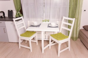 Deluxe Studio Suite | In-room dining - Ferienwohnung BECKENDORF 3 (Losheim am See)