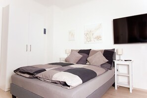 Studio Suite Deluks | 1 kamar tidur, seprai premium, setrika/meja setrika, dan Wi-Fi gratis