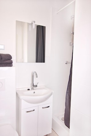 Bathroom - Ferienwohnung BECKENDORF 3 (Losheim am See)