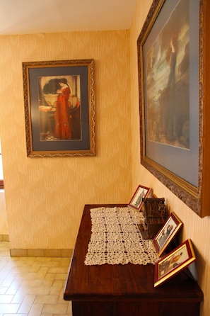 1 bedroom, individually decorated, individually furnished, desk