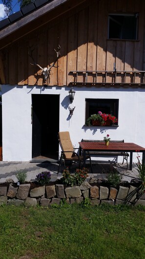 Vista frontal de la propiedad