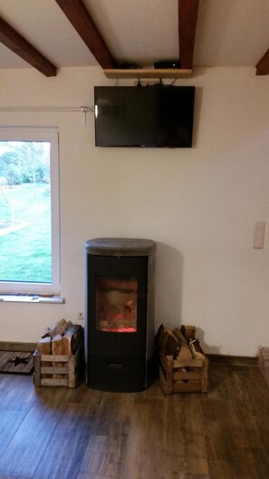 LED TV, DVD player - Ferienhaus Zum Jägerstübchen (Bad Honnef)