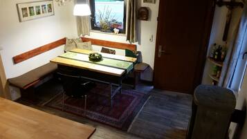 House | In-room dining