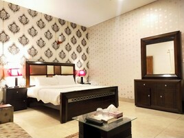 Deluxe Room, 1 King Bed, City View | Minibar, desk, laptop workspace, iron/ironing board