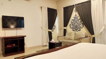 3 bedrooms, minibar, desk, iron/ironing board