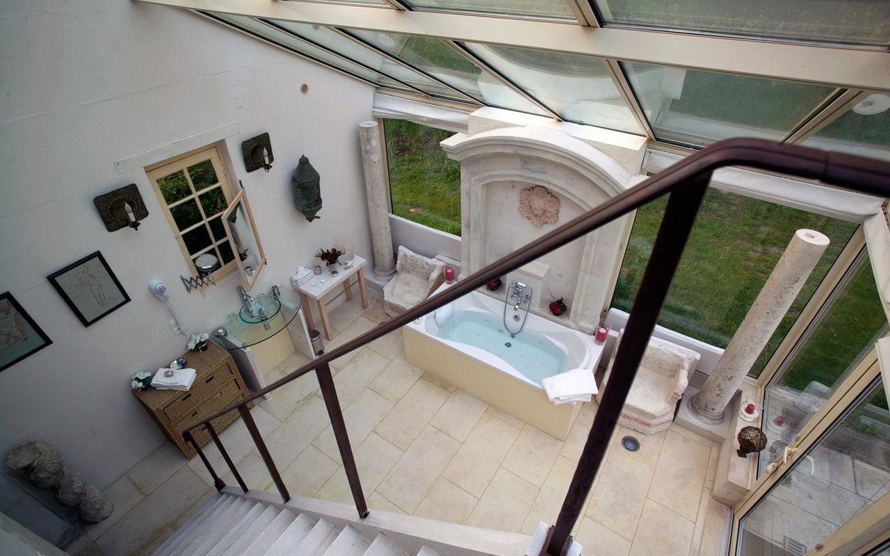 Suite (Pavillon De France) | Bathroom | Free toiletries, hair dryer, towels, soap