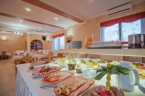 Daily buffet breakfast for a fee