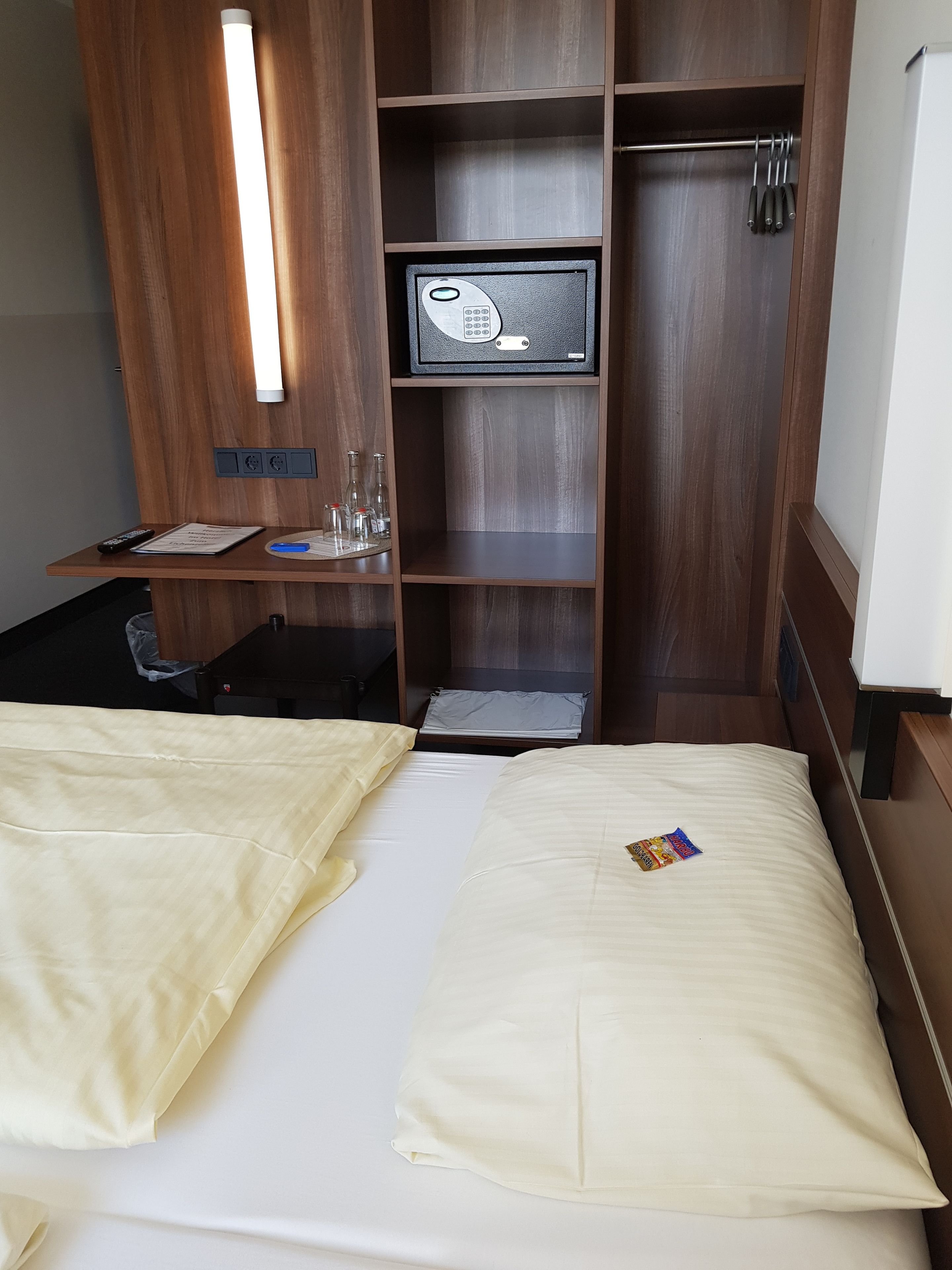 double room | in-room safe, desk, soundproofing, free wifi