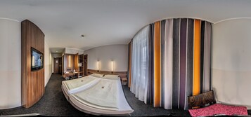 Double Room | In-room safe, desk, soundproofing, free WiFi