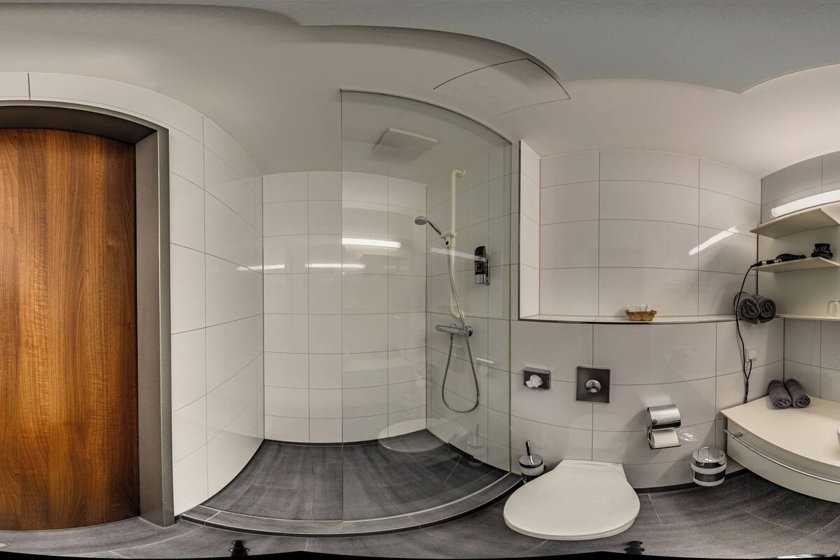 double room | bathroom | shower, free toiletries, hair dryer, towels