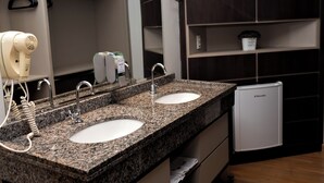 Desk, blackout curtains, iron/ironing board (on request), free WiFi - GoldMen Business Hotel Cianorte (Cianorte)