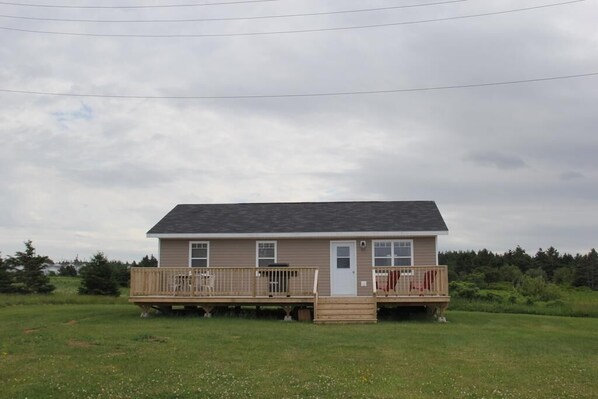BBQ/picnic area - Wood Duck Cottage (Cavendish)