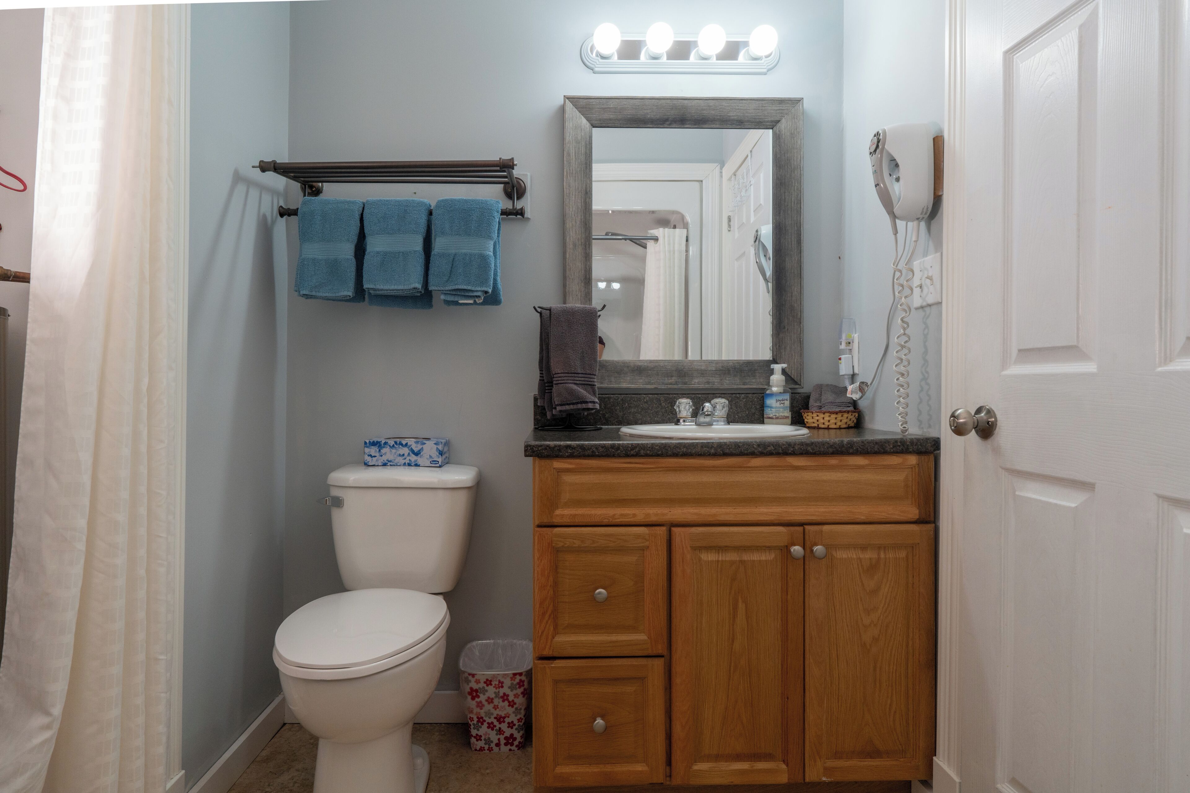 Classic Cottage, 3 Bedrooms, Ocean View, Courtyard Area | Bathroom | Combined shower/bathtub, free toiletries, hair dryer, towels