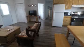 Classic Cottage, 3 Bedrooms, Ocean View, Courtyard Area | Living area