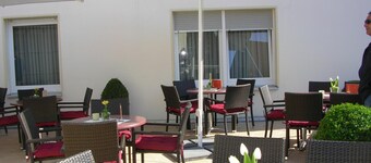  Berries Inn  Hotel