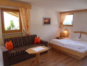 Dobbeltrom – superior | Sengetøy av topp kvalitet, safe på rommet og skrivebord