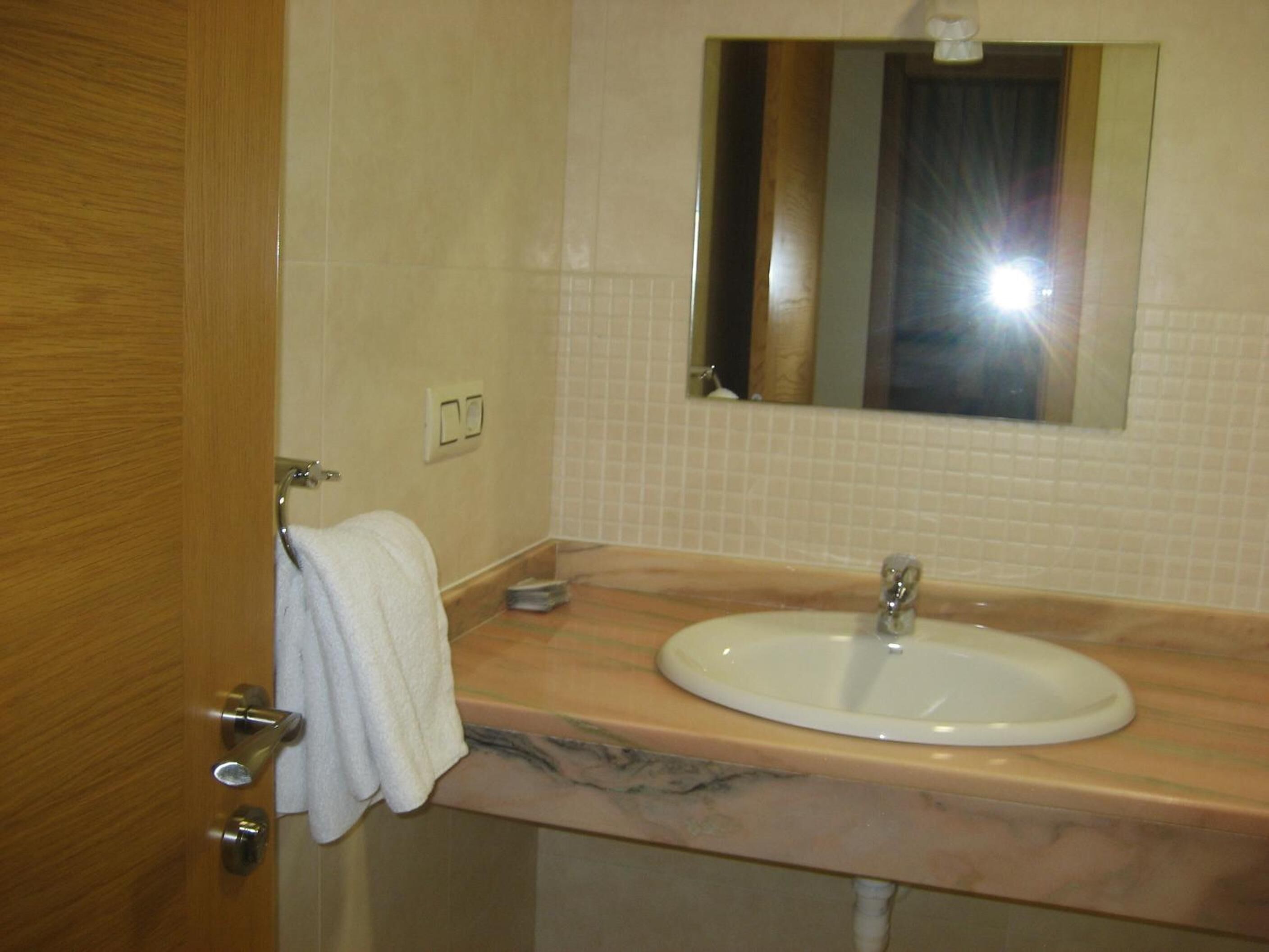 Chuveiro, produtos de toalete grátis