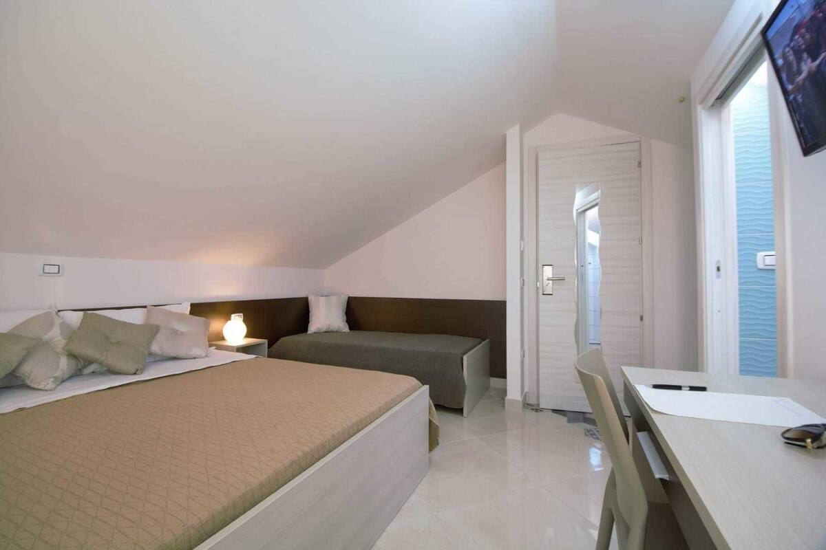 Economy Triple Room, Terrace (La Scogliera)