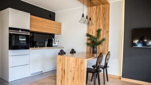 Condo, Balcony (Horn) | Private kitchen