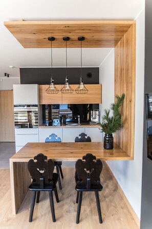 Condo, Balcony (Horn) | In-room dining - Kandahar Lodge (Garmisch-Partenkirchen)