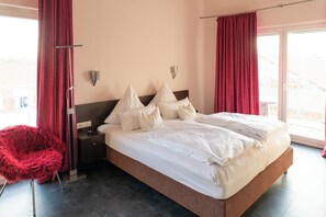 Suite (Abendrot) | Minibar, in-room safe, desk, soundproofing - Mein Schlosshotel (Heusenstamm)
