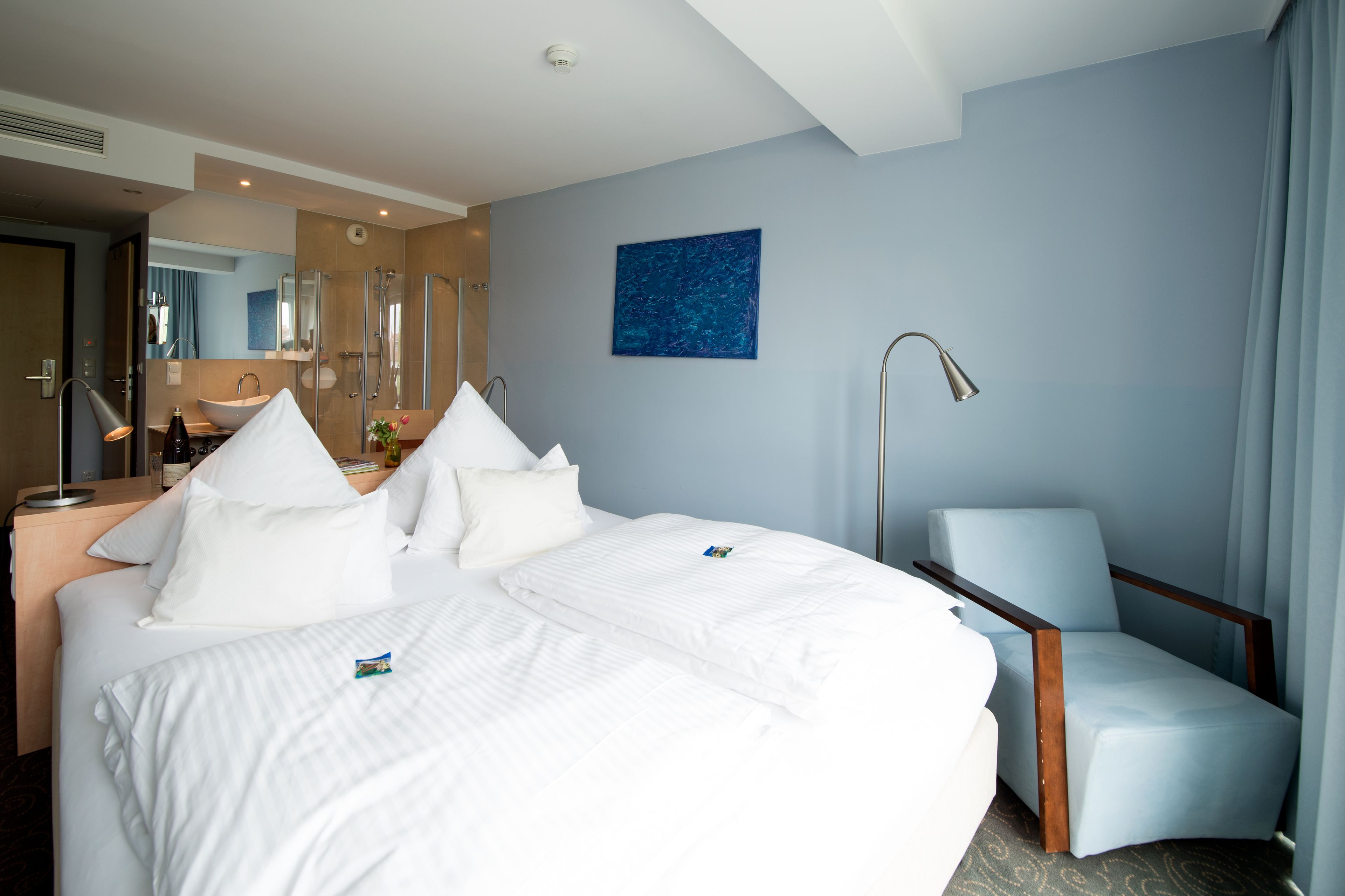 double room (bachzimmer) | minibar, in-room safe, desk, soundproofing